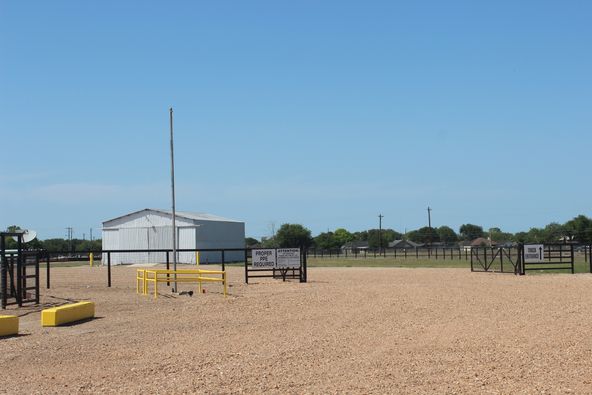 6256 SW Moody St, Victoria, TX 77905